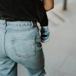 a person wearing blue jeans and a black shirt